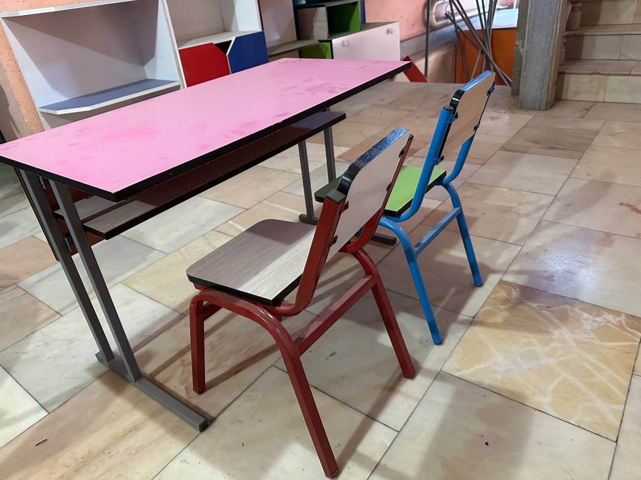 Bolalar uchun parta