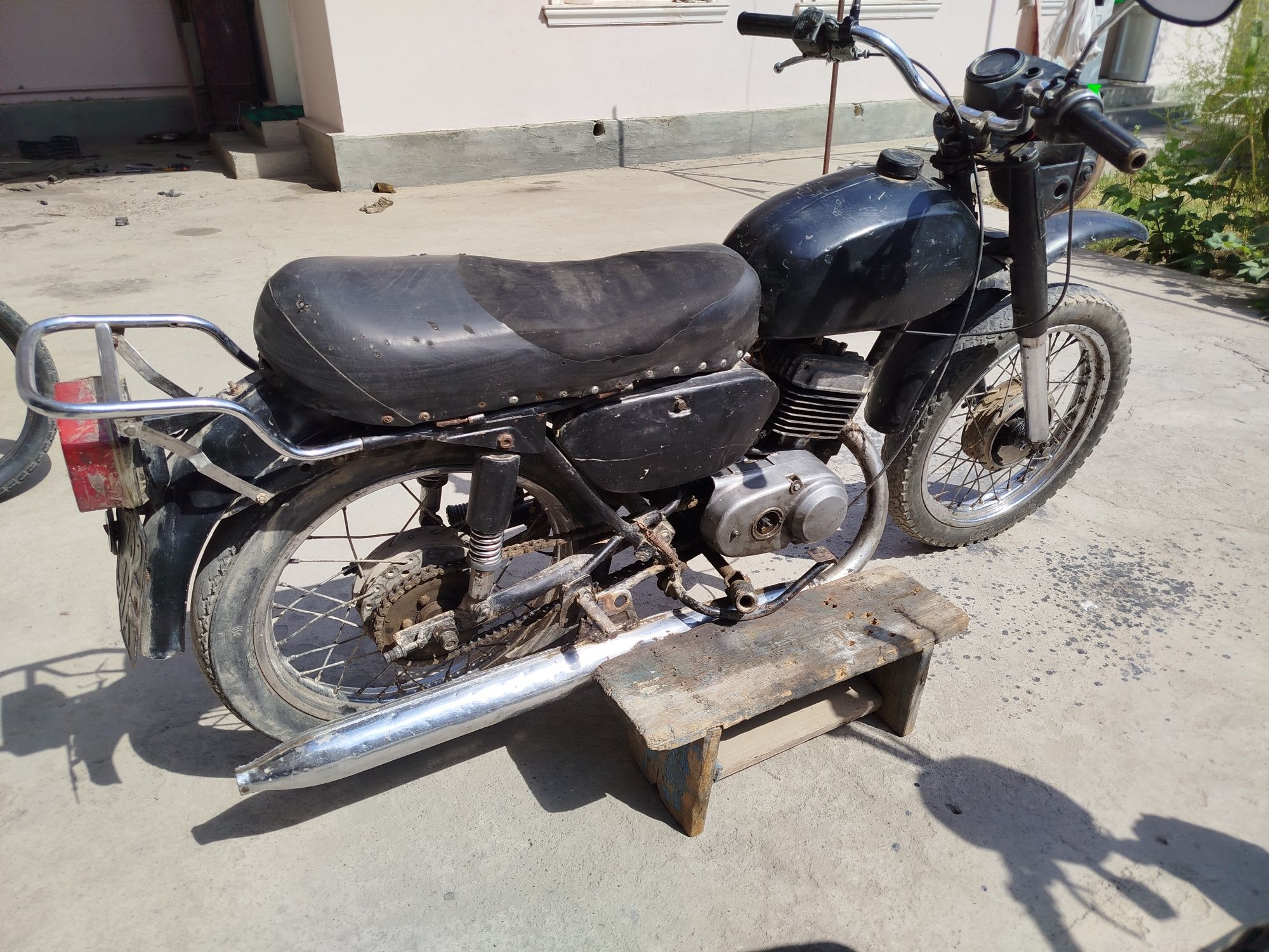 Minsk moto yuradi