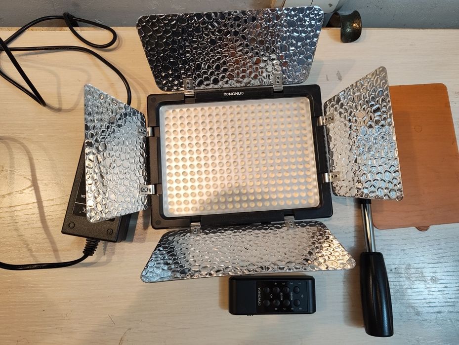 Световой прибор Yong Nuo YN-300 3