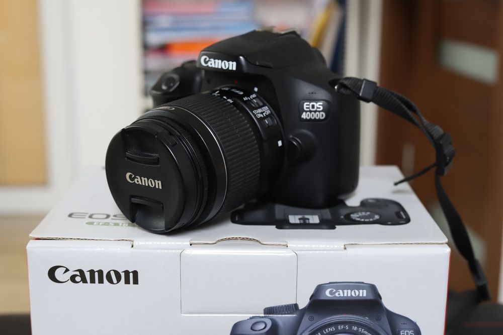Aparat foto dslr Canon 4000d + obiectiv 18-55 kit