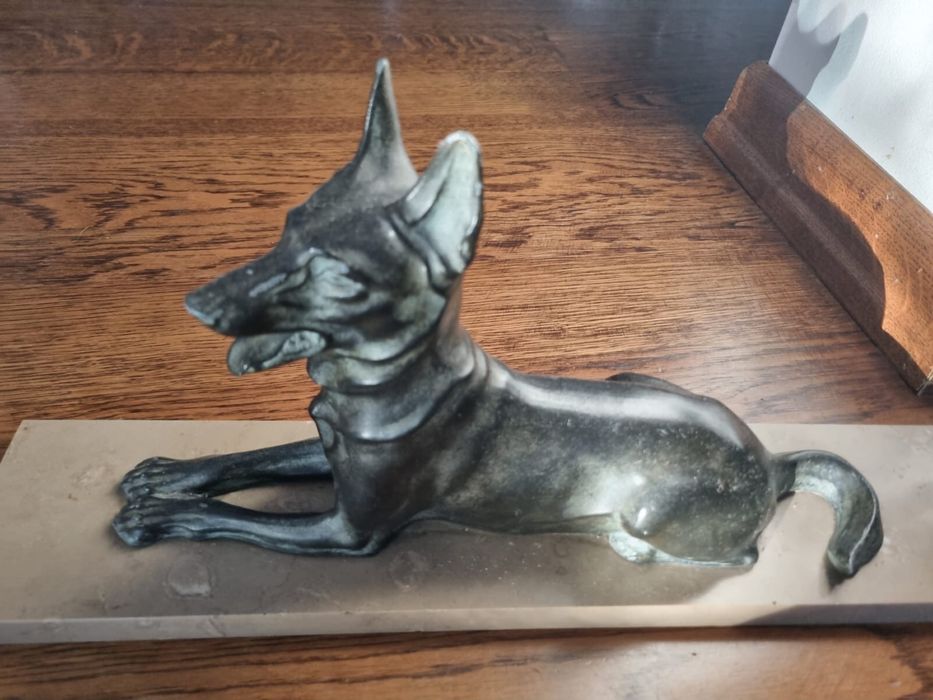 Sculptuta pe suport de marmura