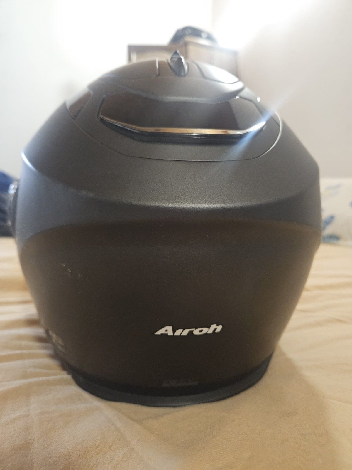 Airoh модуларна каска