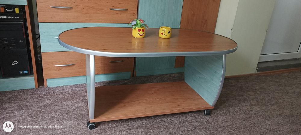 Vând mobilă birou/living - 2500 lei negociabil + cadouri incluse