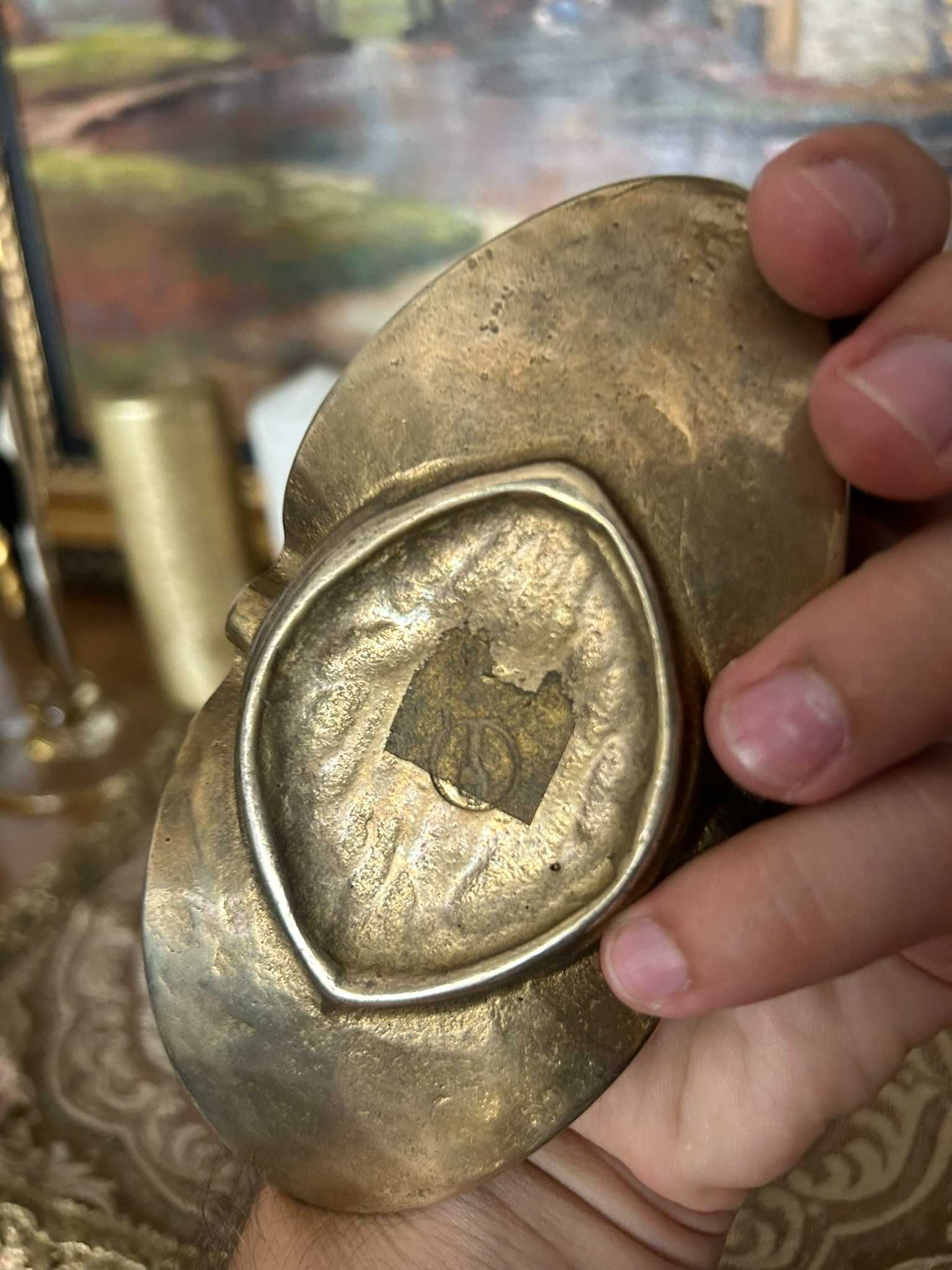 A201 Superba decoratiune de bronz masiv pentru chei sau scrumiera 228g