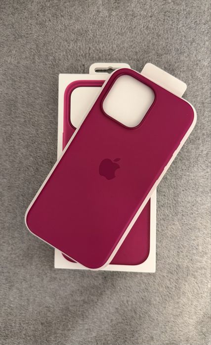 Vând telefon iPhone 16 Pro Max, 256 GB, desert titanium + Husa Apple