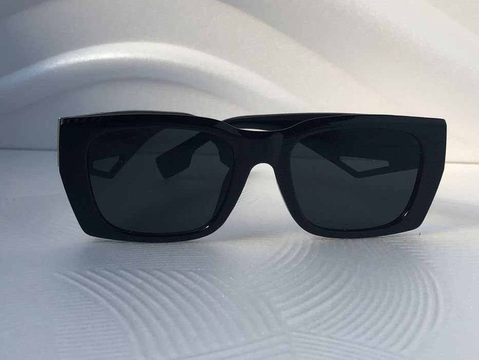 Модерни дамски слънчеви очила