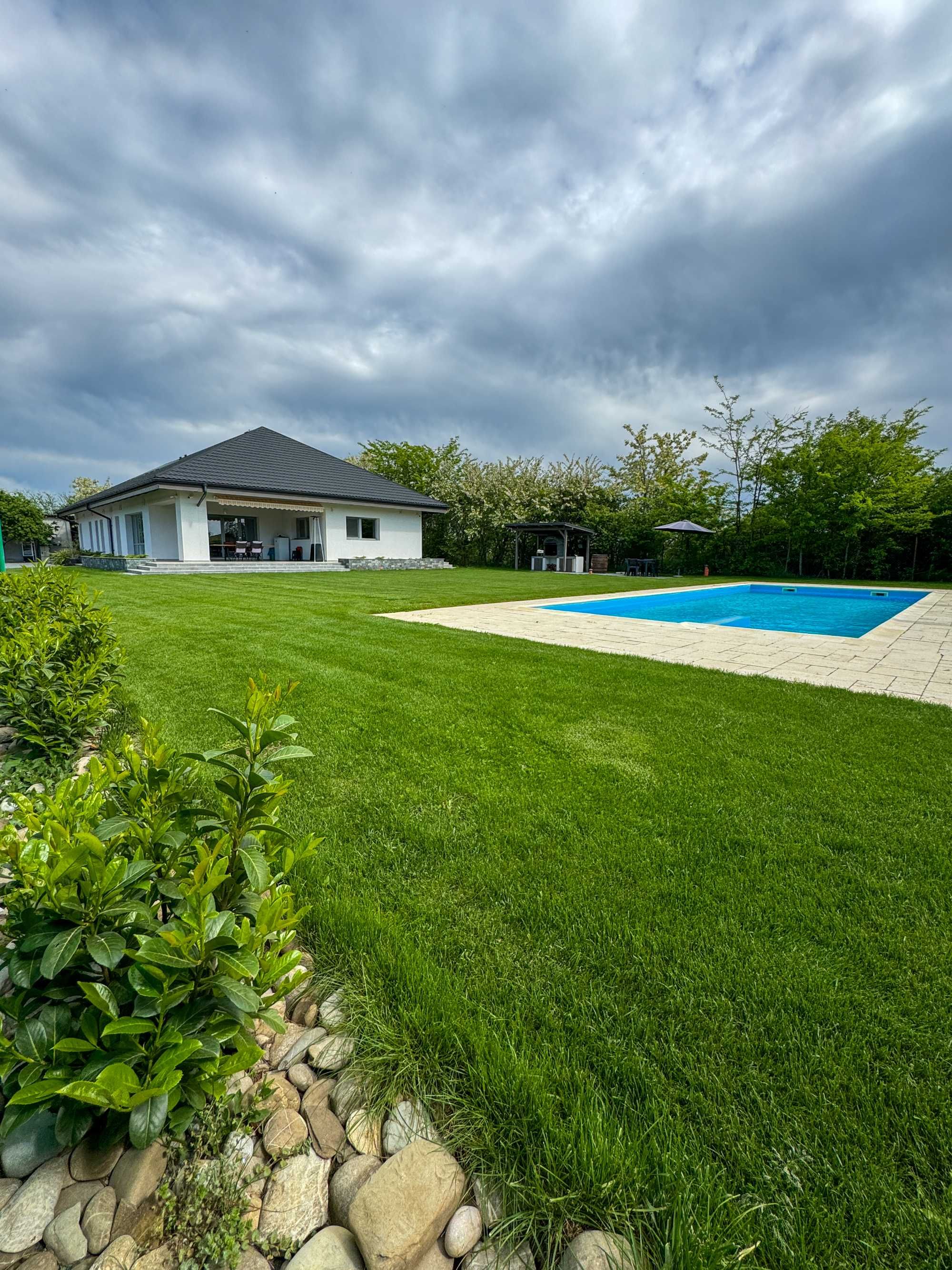 Vila cu Piscina pentru Evenimente Private / Petreceri / Majorat