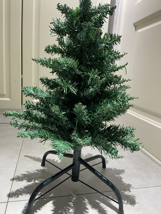 Елка искуственная  поодается