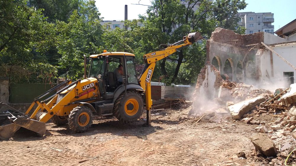 demolari cu buldoexcavatorul , defrisari , excavatii
