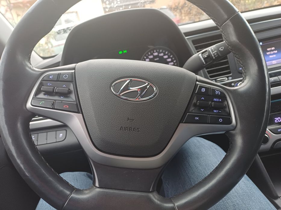 Vand autoturism hyundai elantra din 2018 ,pe benzina, 73500 km.