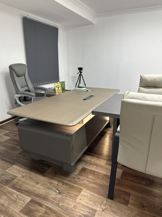 Продам столы руководителя