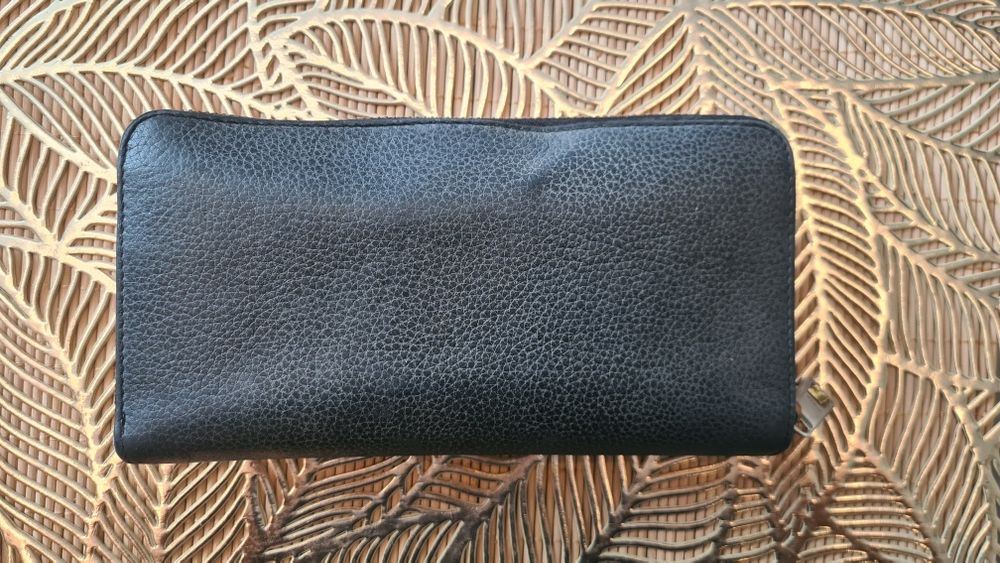 Продавам много запазено дамско портмоне FURLA от естествена кожа