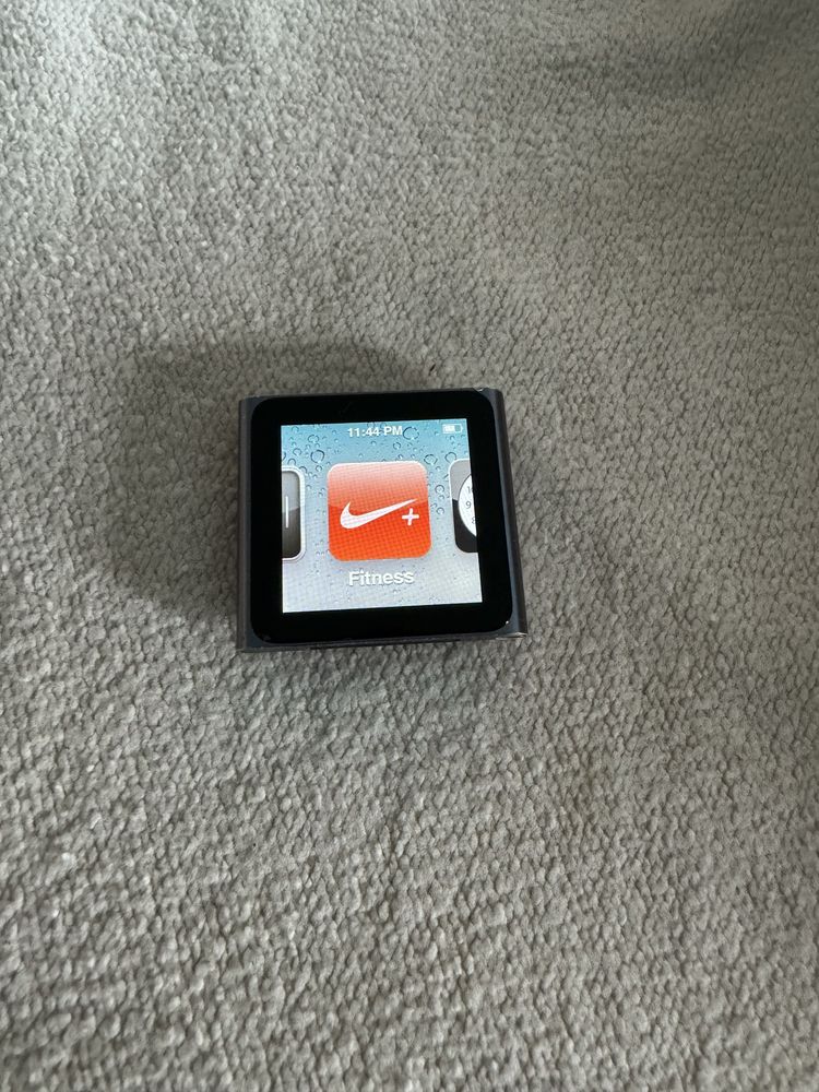 Айпод , iPod nano (6th generation) , 8GB