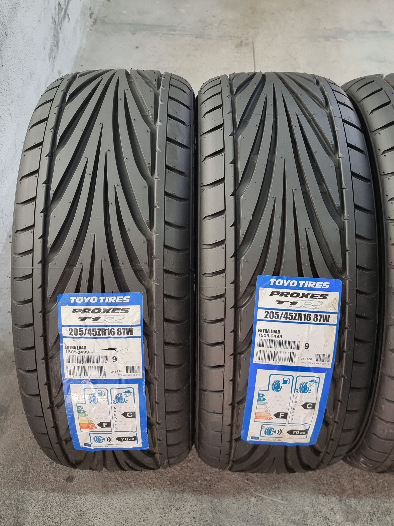 НОВИ 205/45/16 TOYO Proxes T1R 4Броя: 370лв