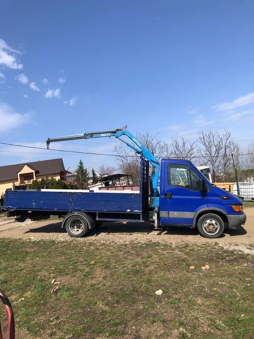 Camioneta iveco daily cu macara