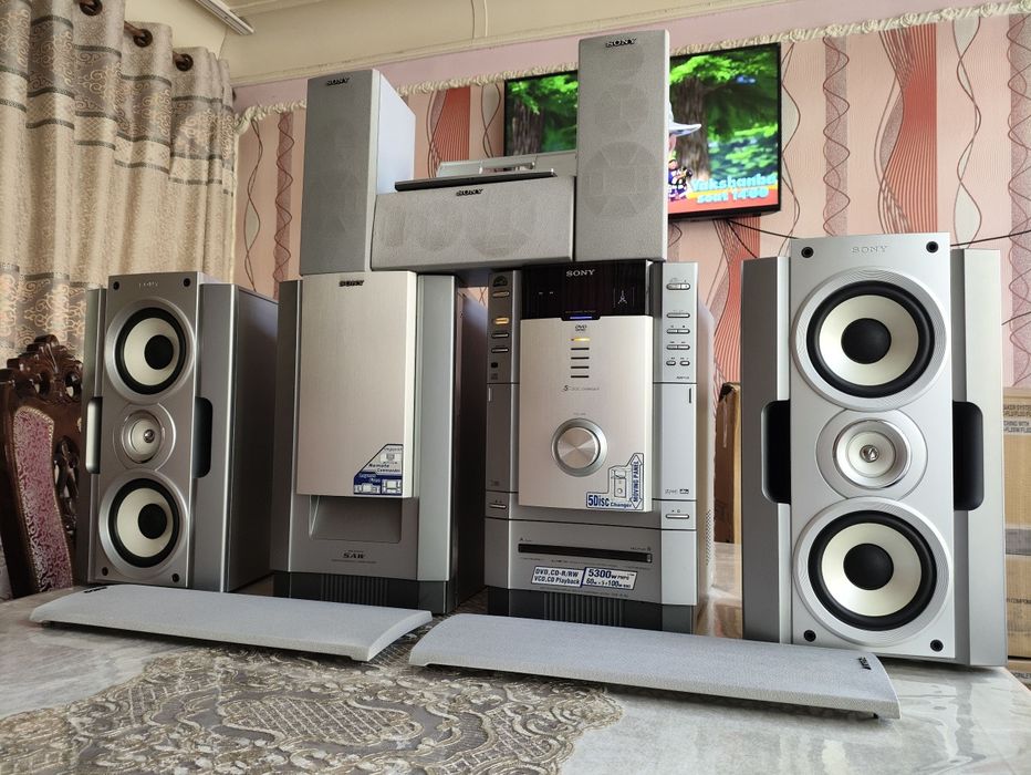 Orginal SONY muzikalniy sentr sotiladi yangi. pulti bor bass kuchli