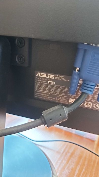 LCD монитор Asus 17"