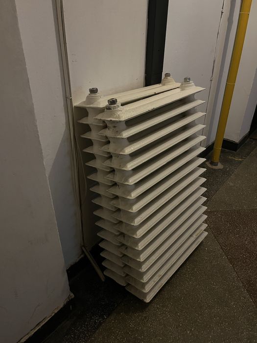 Vand doua calorifere de fonta