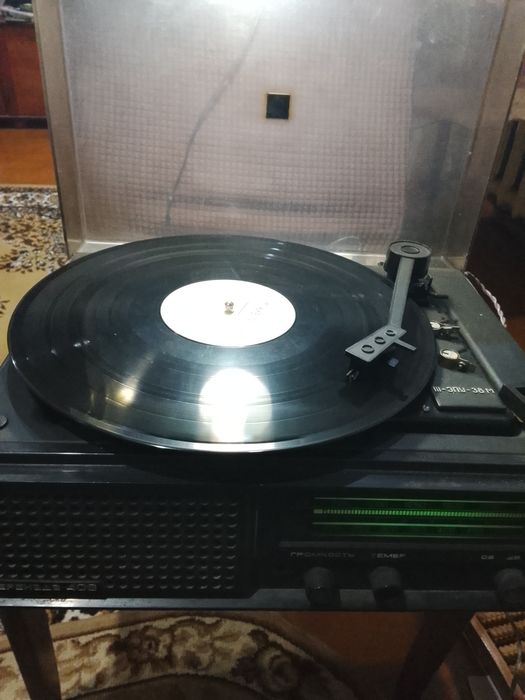 Проигрователь Серенада 408 советского союза