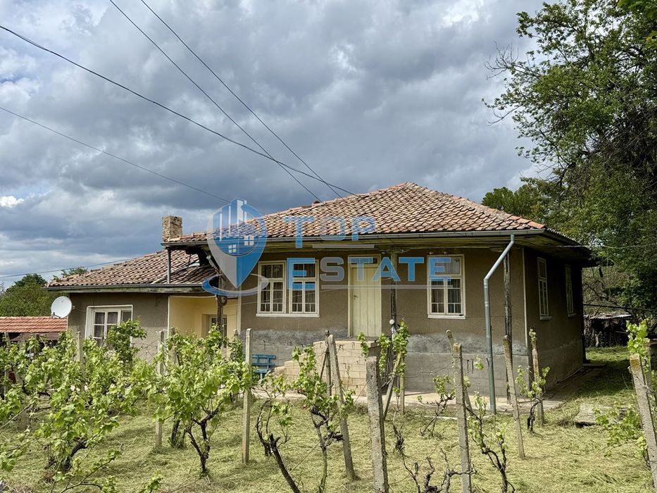 Къща с кладенец и голям двор в село Сушица, област Велико Търново