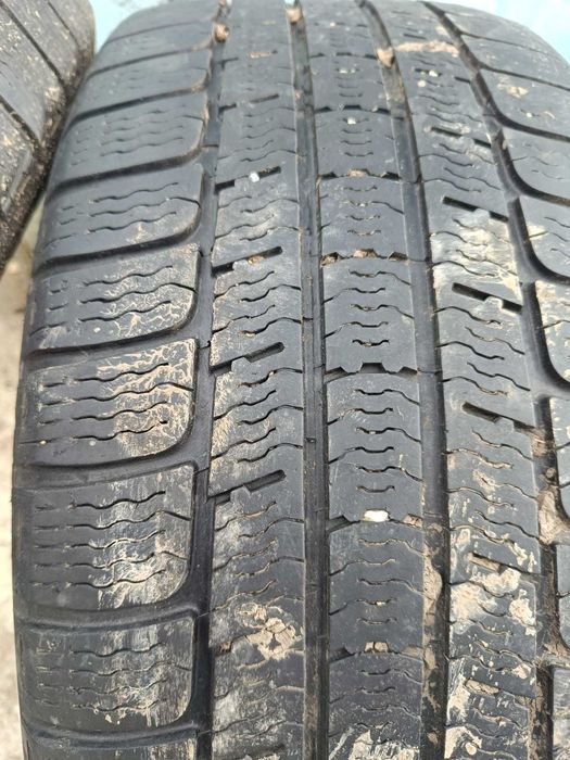 Vand doua anvelope iarna Michelin