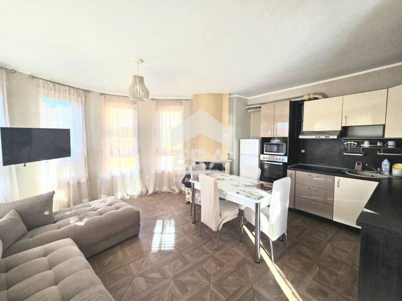 Двустаен обзаведен апартамент под наем, с югозападно изложение и морск