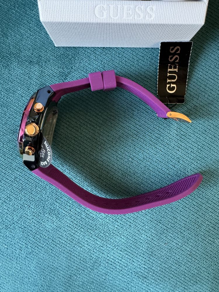 Чисто нов часовник Guess