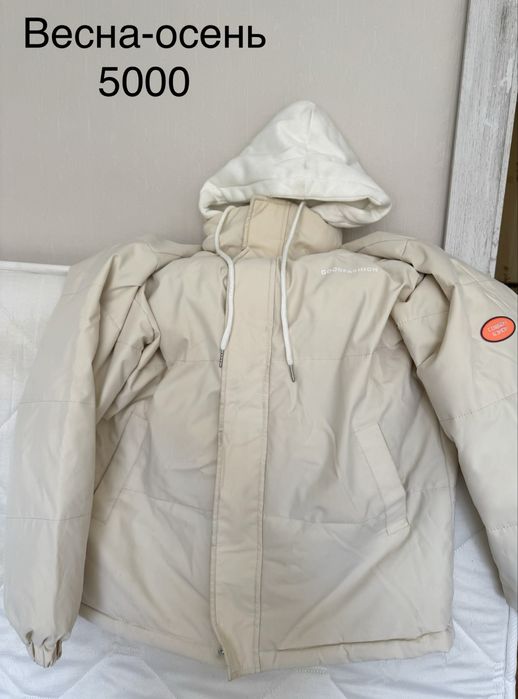 Продам верхнюю женскую одежду