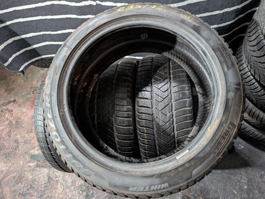 235/45R18  Pirelli iarna 6mm stare foarte buna