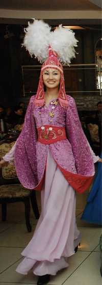 Казахский национальный костюм. Шапки разные. Цены в зависимости от кос