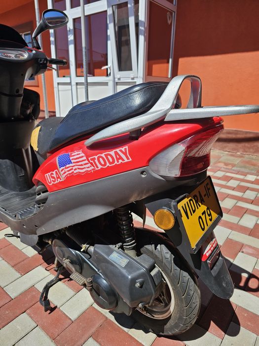 Scuter pe benzina