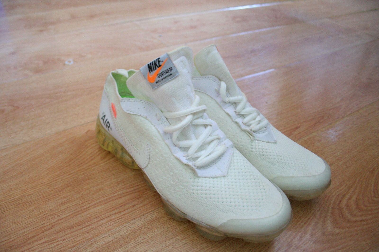 Vand Nike VaporMax in colaborare cu OffWhite