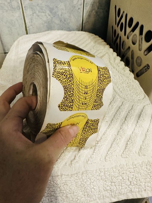 Для наращевания ногтей лента