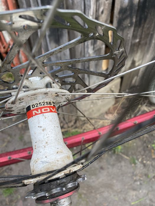 Vand geanta cu zgarieturi