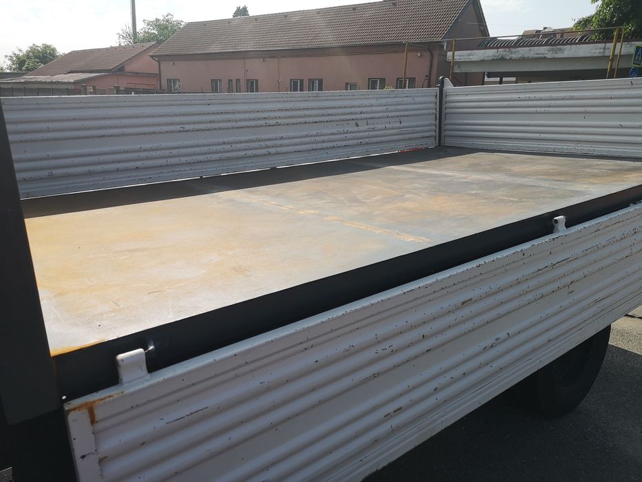 Transport marfa  nisip  pămînt materiale