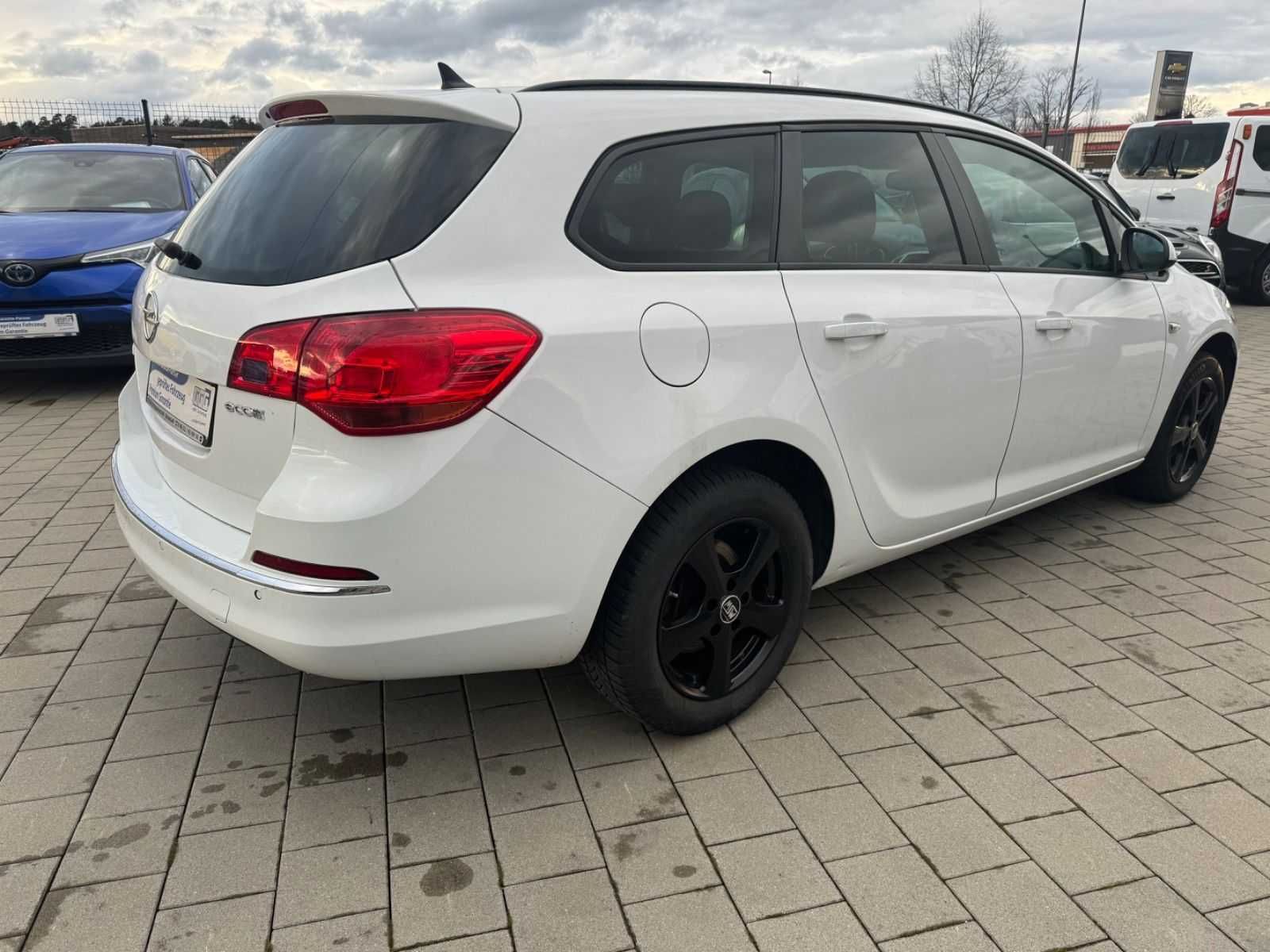 Opel Astra
J Sports Tourer Style EURO 6