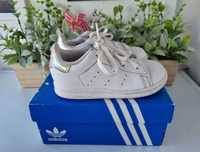 Adidasi marca Adidas, model Stan Smith, masura 24