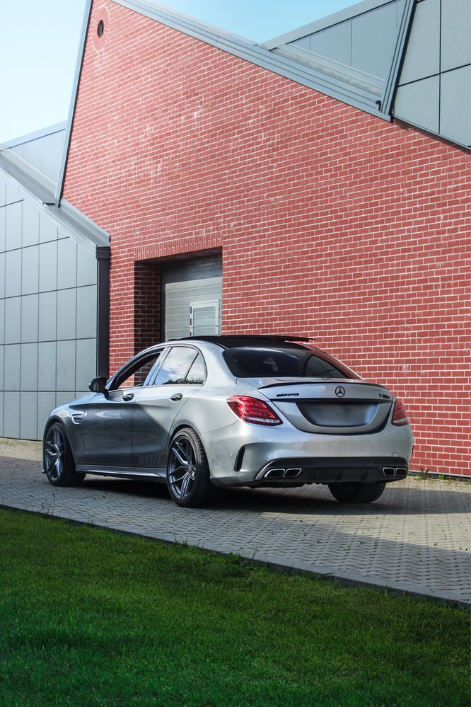 Кола под наем за бал/сватба Mercedes C63S AMG