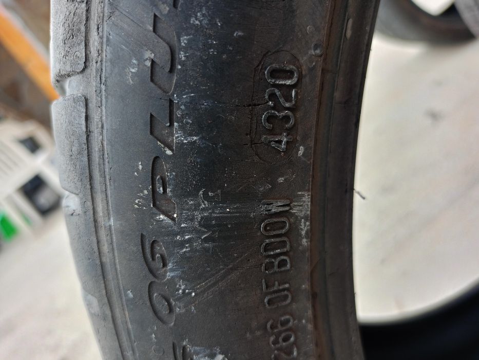 Продавам две гуми континентал цена за двете 275/35/20