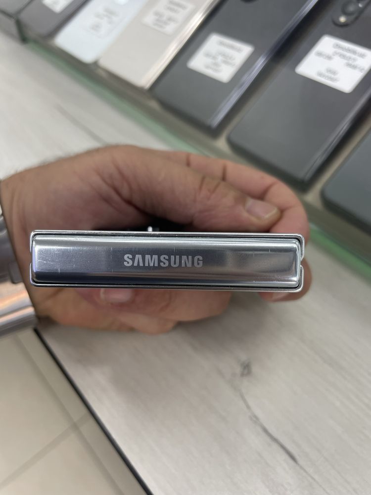 Samsung z flip5  8/256gb