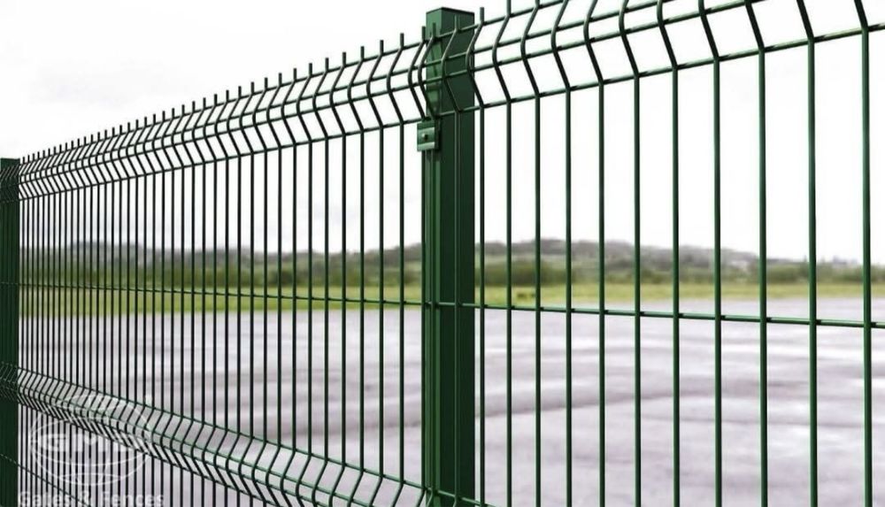 Gard din plasă bordurat împrejmuire teren