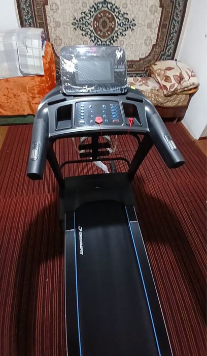 Продается срочно беговая дорожка пользовались месяц !