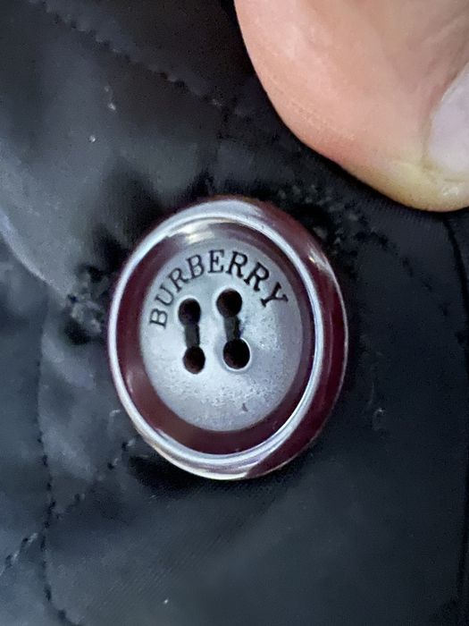 Pardesiu negru de la Burberry
