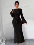 Rochie neagra.