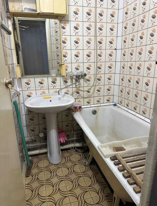 Продатся 3/2/4 Без ремонта. Площадь 64м2.