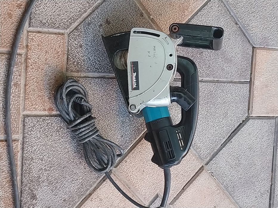 Mașina de făcut canale MAKITA SG 1250 că noua