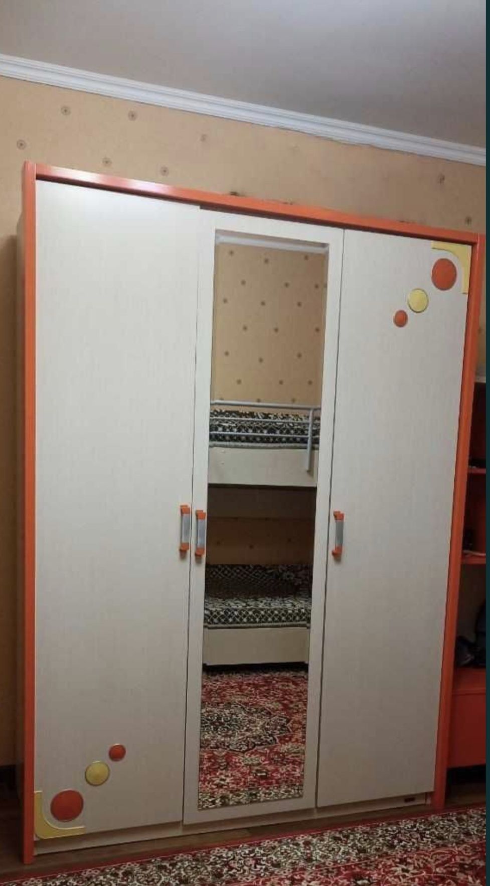 Продам спальный гарнитур с двухярусной кроватью