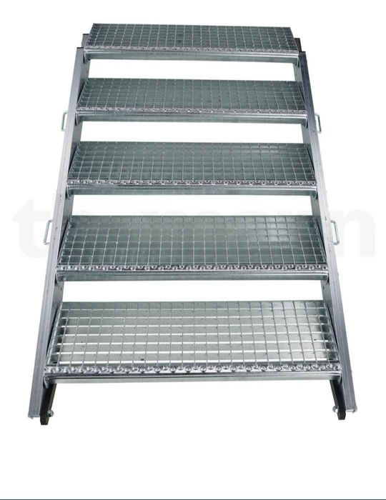 Confectionam scarii metalice zincate exterioare și pentru incendii , p
