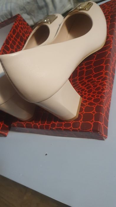 Новые Женские туфли вечерние, кожа