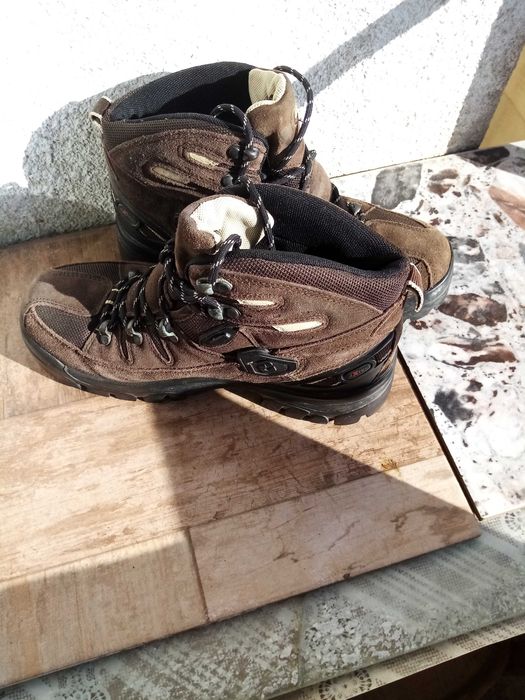 Bocanci pentru munte impermeabili